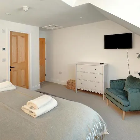 Beech Tops Apartment *